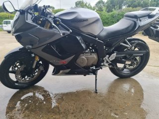Hyosung GT250RI Moto Deportiva Negra/Gris