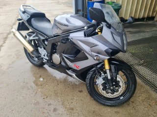 Hyosung GT250RI Moto Deportiva Negra/Gris