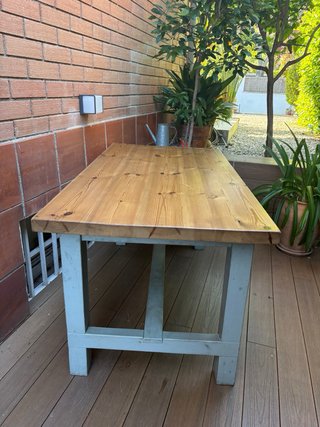Mesa de comedor de madera