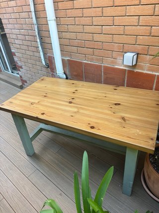 Mesa de comedor de madera