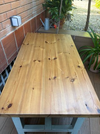 Mesa de comedor de madera