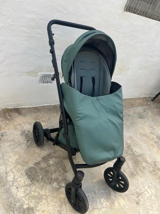Carro de bebé verde