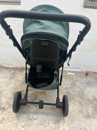 Carro de bebé verde