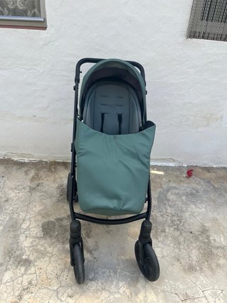 Carro de bebé verde