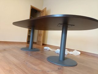 Mesa de juntas ovalada y 6 sillas