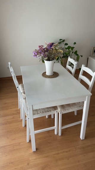 Mesa y 4 Sillas Comedor