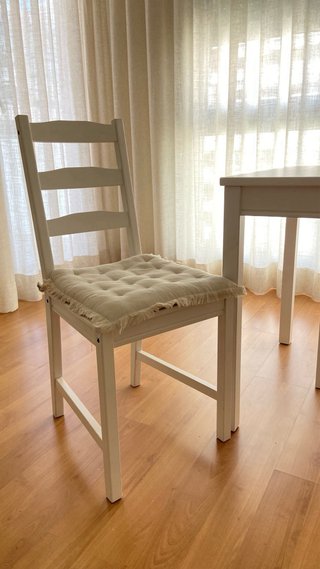 Mesa y 4 Sillas Comedor