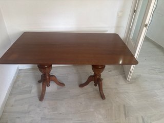 Mueble TV y vitrina madera antigua y mesa plegable