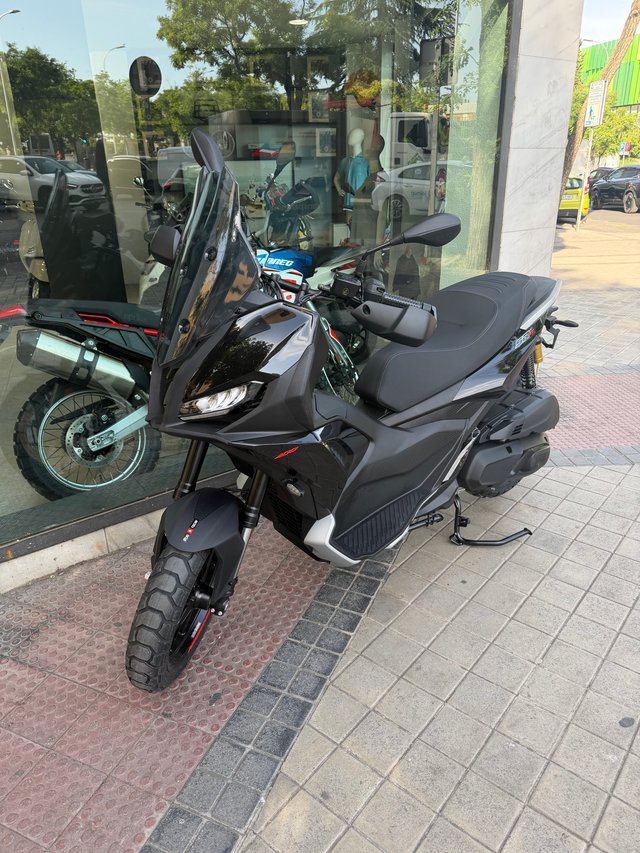 Aprilia SR GT 400 Negra ( OFERTON )
