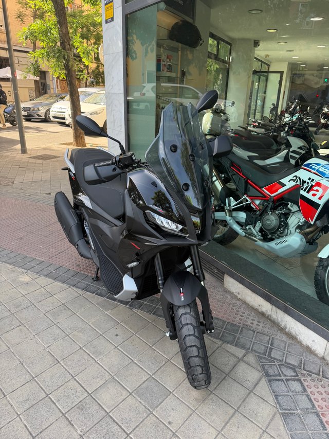 Aprilia SR GT 400 Negra ( OFERTON )