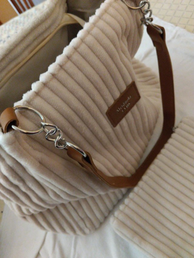 Bolso de mano beige de gran capacidad