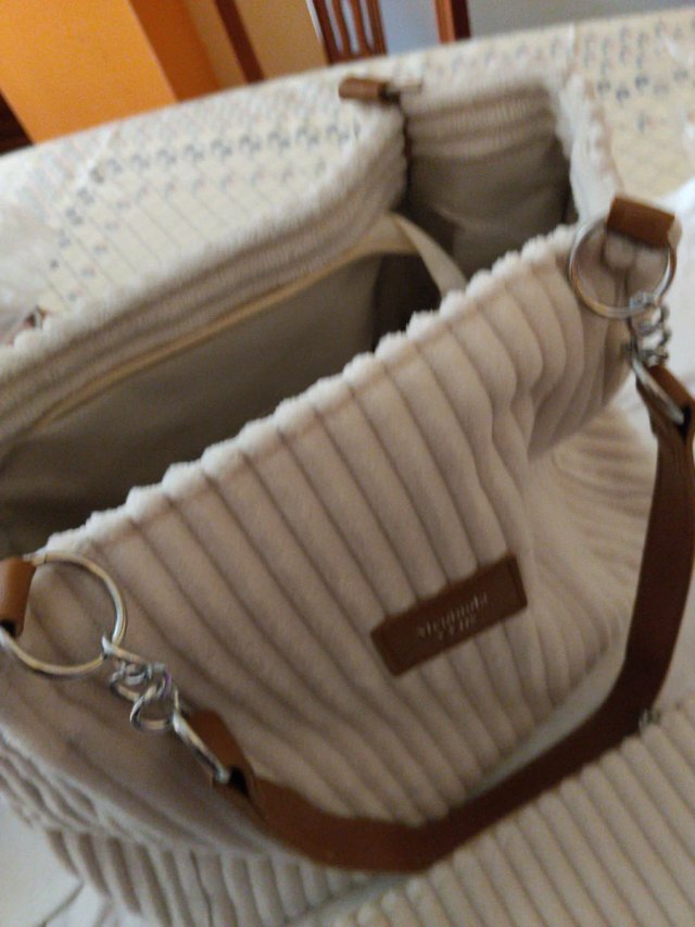 Bolso de mano beige de gran capacidad