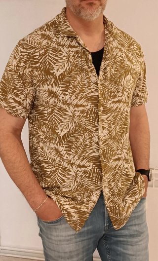 Camisa Hawaiana Hojas Beige y Verde Oliva