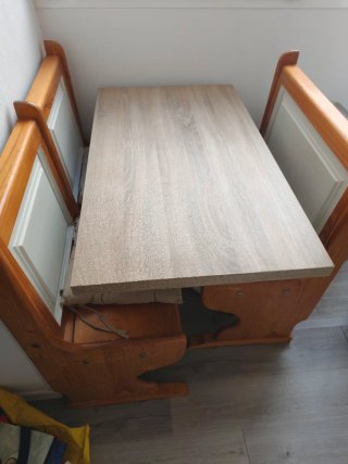 Conjunto mesa y bancos con almacenaje