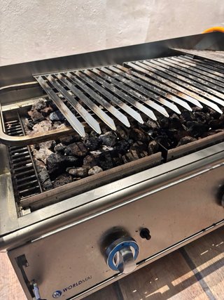 Barbacoa 3 alturas piedras volcánicas poco uso