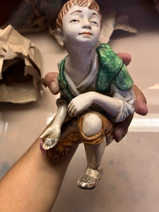 Figura vintage niño porcelana dados