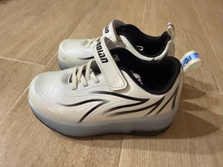Zapatillas con Ruedas y Luces LED TALLA 32