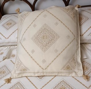 Colcha Lagarterana Beige y Dorada