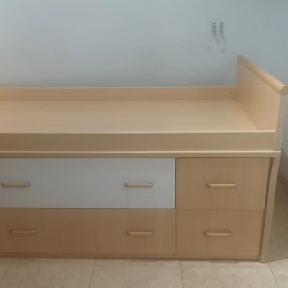 Cama compacta con cajones
