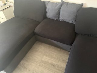 Dos Chaiselongue y puff Ikea Kivik negro