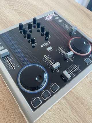 Controlador / Mesa de mezclas DJ ION ICUE