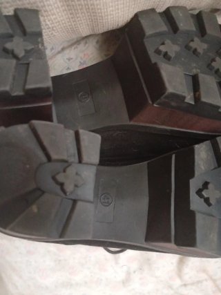 Botines negros con cordones