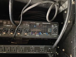 Etapa Lab Gruppen FP2400Q 120V y flight case RR8U