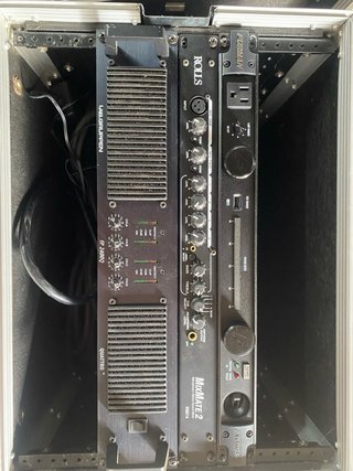 Etapa Lab Gruppen FP2400Q 120V y flight case RR8U