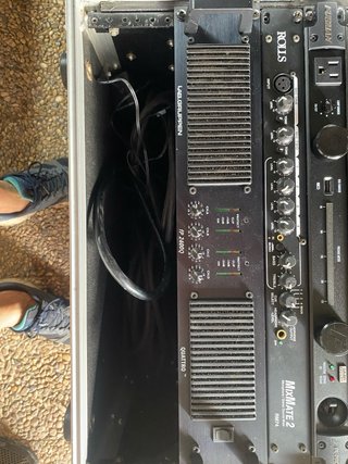 Etapa Lab Gruppen FP2400Q 120V y flight case RR8U
