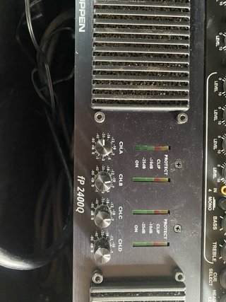Etapa Lab Gruppen FP2400Q 120V y flight case RR8U