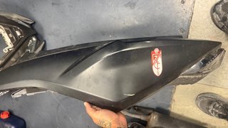 Chapas y luz trasera Kymco AK550