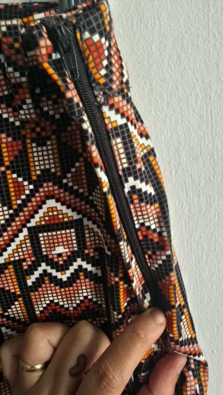 Pantalón H&M estampado geométrico