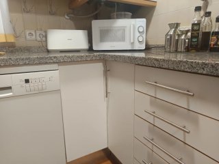 Muebles de cocina con encimera de granito.