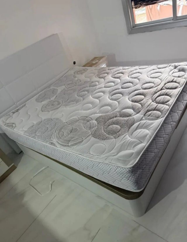 Divano pieghevole con materassi in memory foam