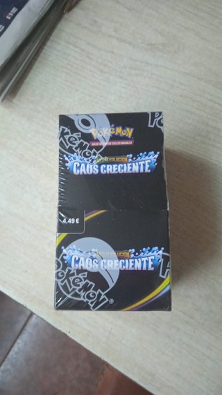 Caja Pokémon Caos Creciente 18 Sobres Precintada