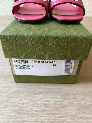 Gucci Cosmos Softy Pink Leather Sandals – Size 35