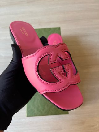 Gucci Cosmos Softy Pink Leather Sandals – Size 35