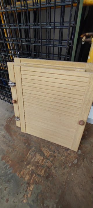Puertas de armario madera pino 50x182 50x56 Hay 6