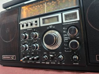 Radio vintage Grundig Satellit 2400 funcionando