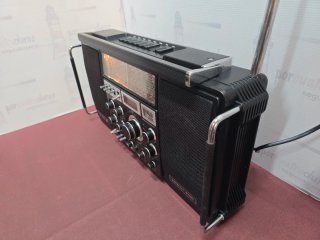 Radio vintage Grundig Satellit 2400 funcionando