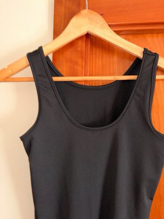 Mono deportivo negro nuevo