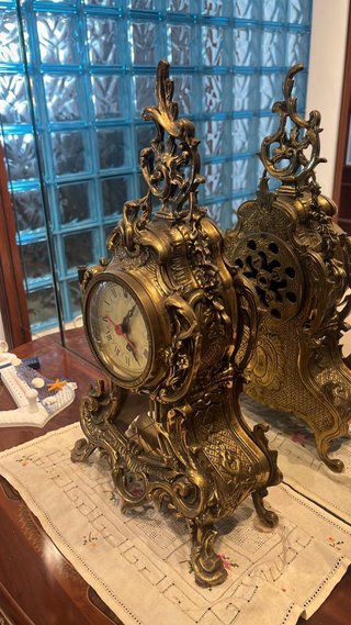 Reloj de sobremesa de bronce
