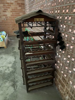 Estantería para vino de madera