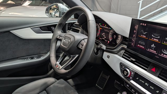 AUDI A4 Avant S line 40 TDI quattro S tron 2024