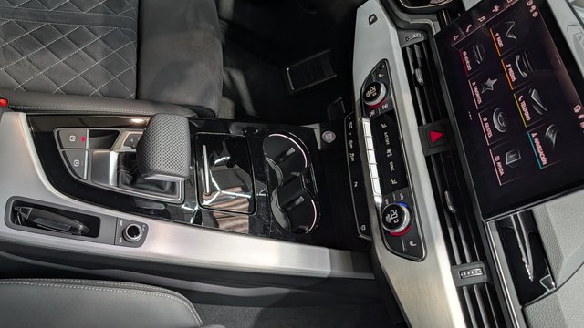 AUDI A4 Avant S line 40 TDI quattro S tron 2024