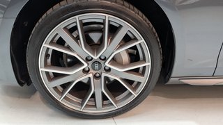AUDI A4 Avant S line 40 TDI quattro S tron 2024
