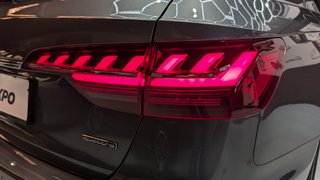 AUDI A4 Avant S line 40 TDI quattro S tron 2024