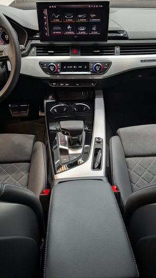 AUDI A4 Avant S line 40 TDI quattro S tron 2024