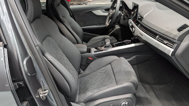 AUDI A4 Avant S line 40 TDI quattro S tron 2024