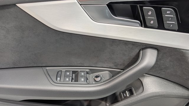 AUDI A4 Avant S line 40 TDI quattro S tron 2024